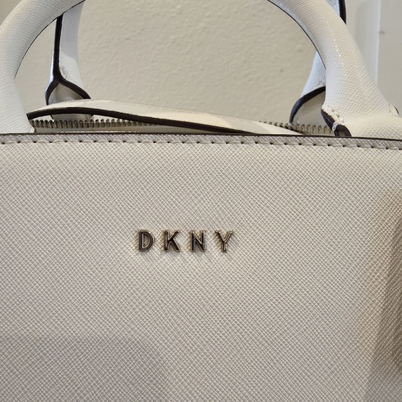DKNY PURSE - Picture 10 of 16